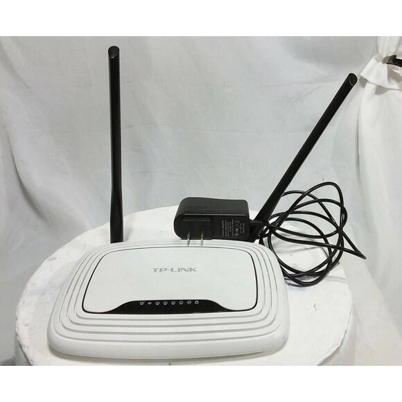 TP-Link TL-WR841N 2.4GHz N300 300Mbps Wireless WiFi Router / AP / Range Extender - Picture 1 of 5